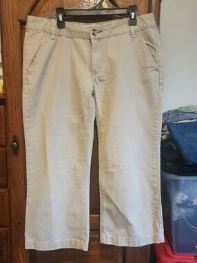 Old Navy Beige Cropped Chino Pants